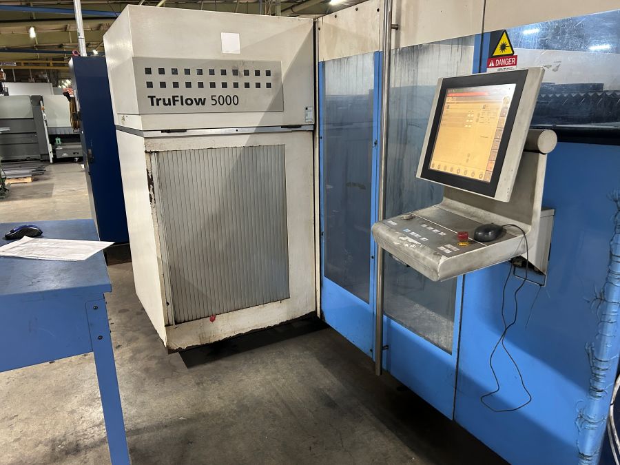 1009-Trumpf-TruLaser-3030-5kW-Control-and-Resonator