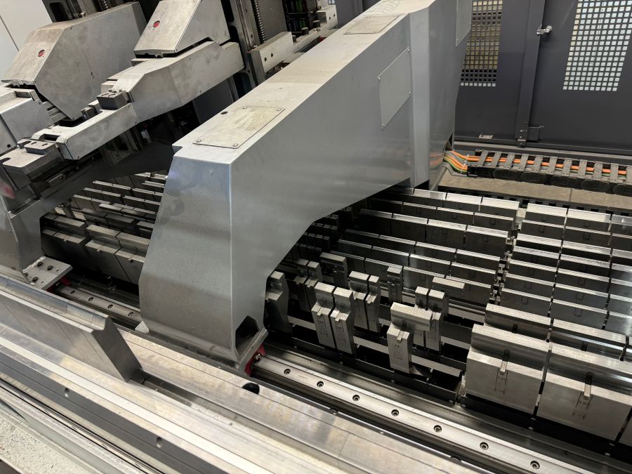 1116-LVD-ToolCell-135-30-Tools-and-Tool-Changer