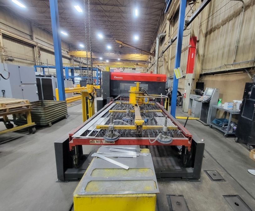 1117-Amada-FOM2-3015NT-4kW-Shuttle-Table-1