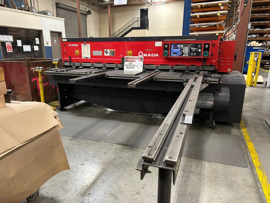 1118-Amada-M2560-Power-Squaring-Shear-Front-2