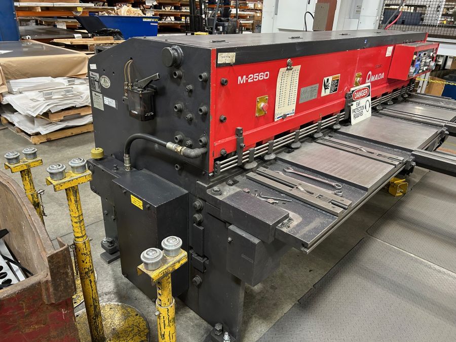 1118-Amada-M2560-Power-Squaring-Shear-Side