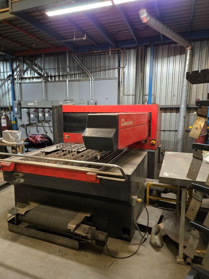 1132-Amada-Quattro-1kW-Side