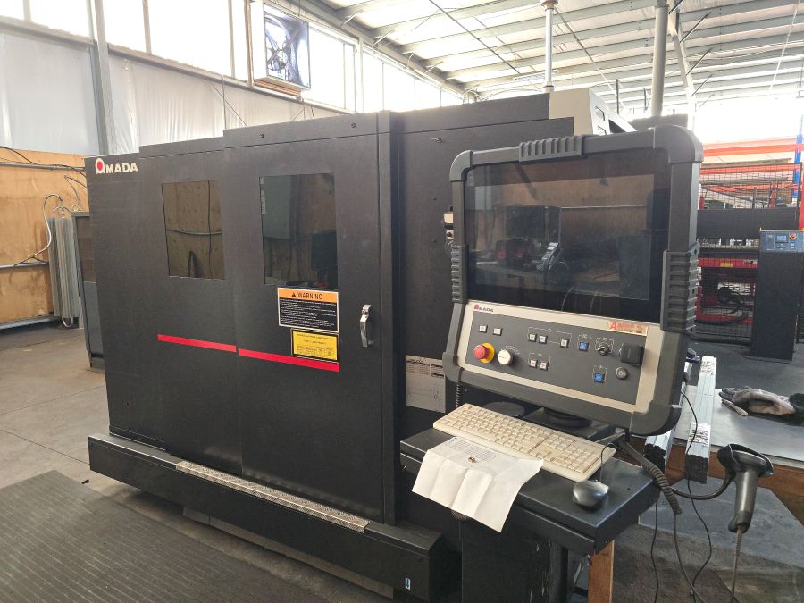 1141-Amada-ENSIS-3015AJ-2kW-Op-End