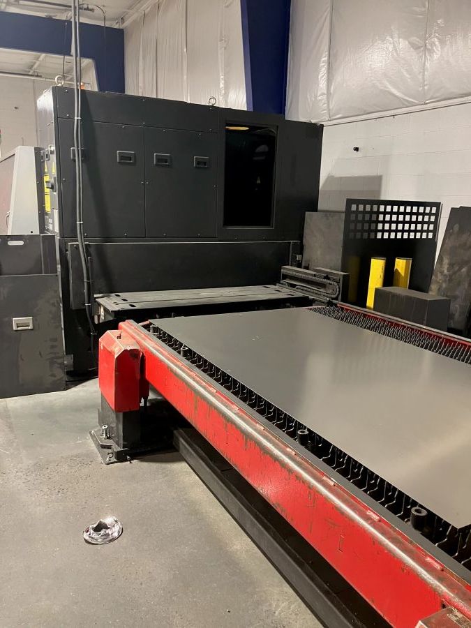 1143-Amada-ENSIS-3015AJ-3kW-Shuttle-Table-2