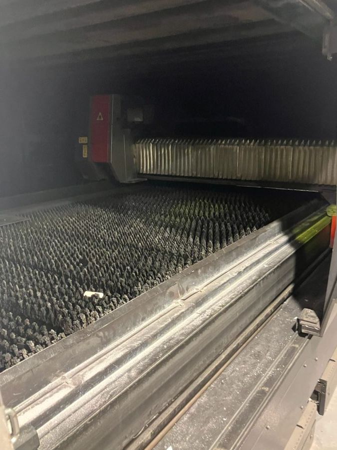 1143-Amada-ENSIS-3015AJ-3kW-Table