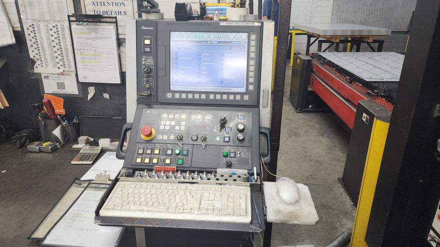 1161-Amada-FOM2-RI-3015-4kW-Control