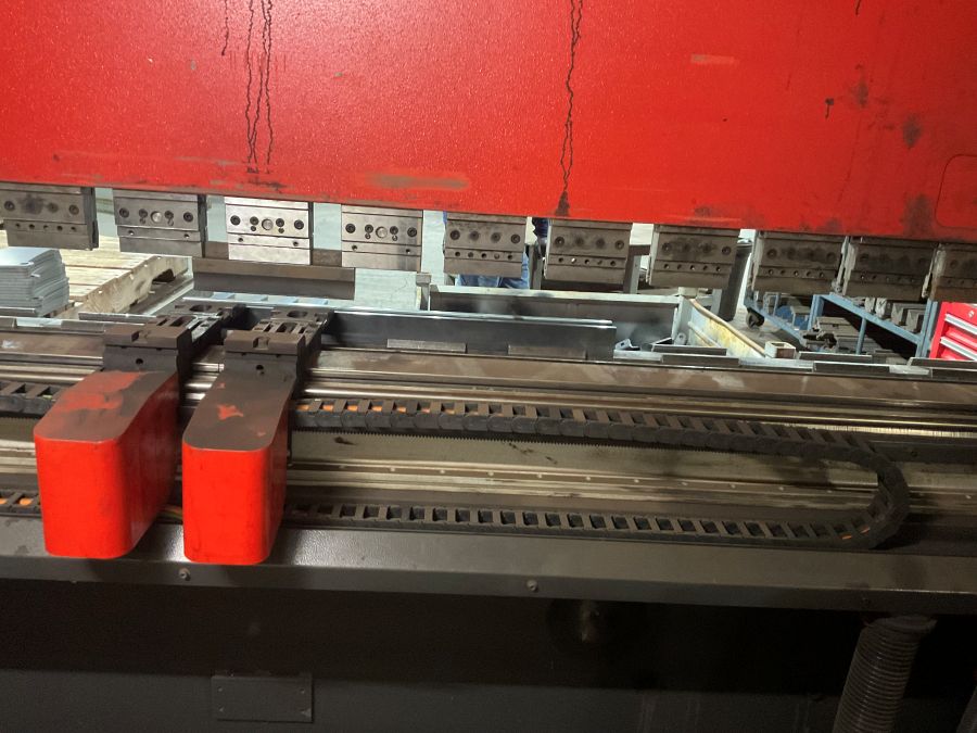 1173-Amada-HFE-M2-2204-Press-Brake-Backgauge