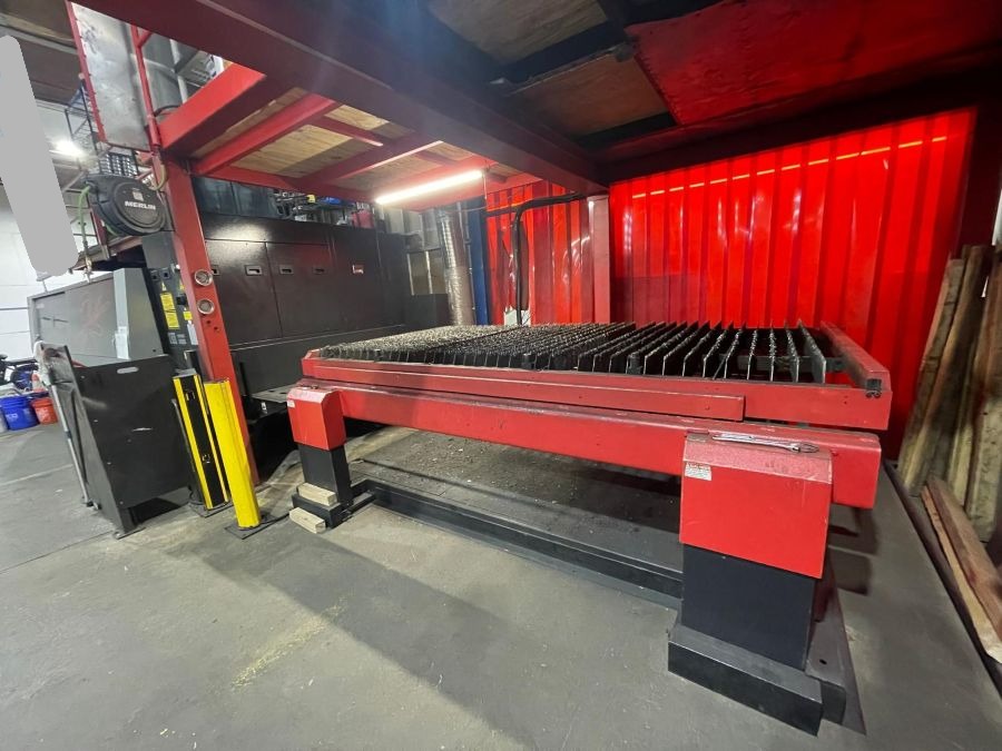 1185-Amada-ENSIS-3015AJ-3kW-Shuttle-Table