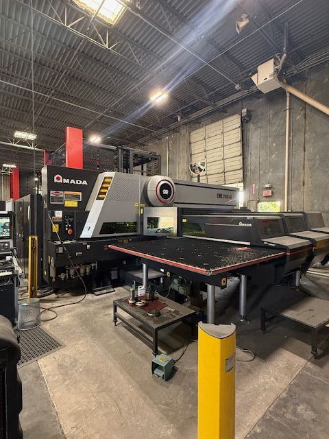 1190-Amada-EML-2515-AJ-Fiber-Laser-Punch-Op-Side-Angle