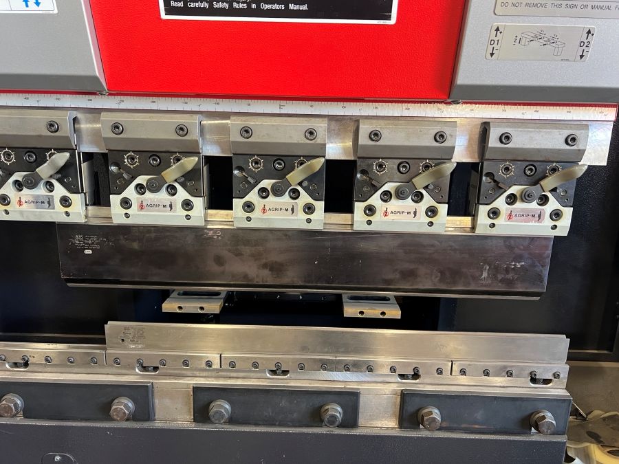 1236-Amada-EG4010-Bed-and-Clamps