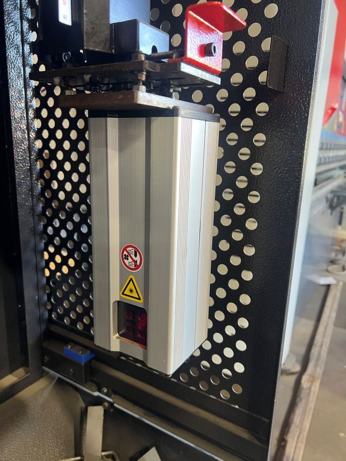 1236-Amada-EG4010-Light-Guard-1
