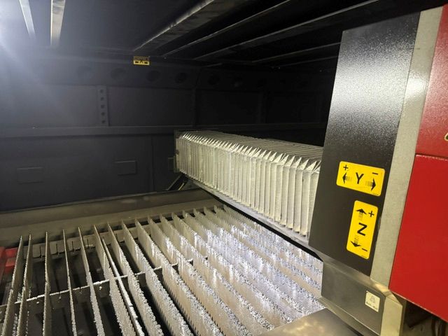 1252-Amada-ENSIS-3015AJ-Fiber-Inside-1