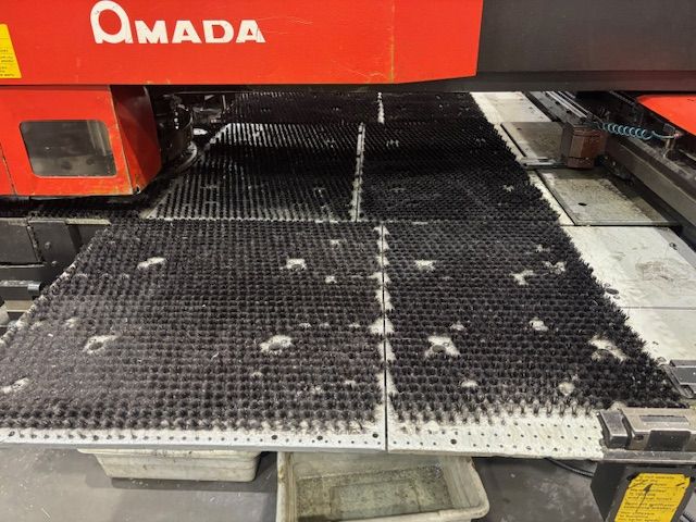 1257-Amada-Pega-255-Brush-Table