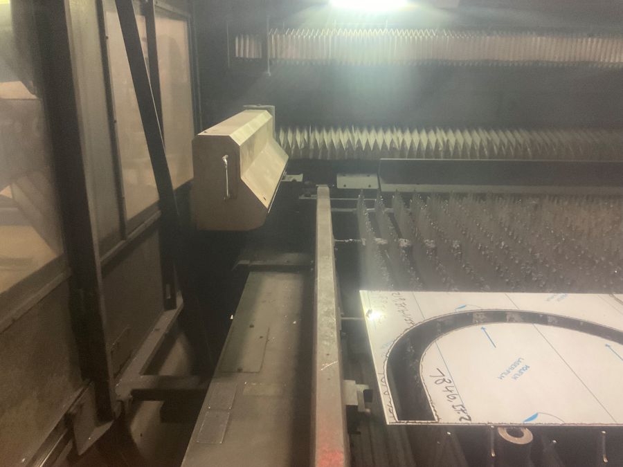 1261-Amada-LC3015F1NT-4kW-Inside