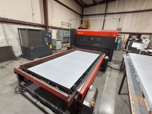 1266-Amada-FOM2-3015NT-4kW-Shuttle-Table