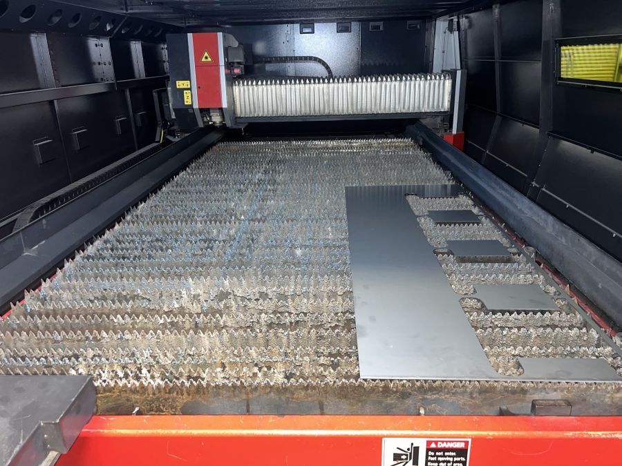 1268-Amada-ENSIS-3015AJ-Fiber-3kW-Inside