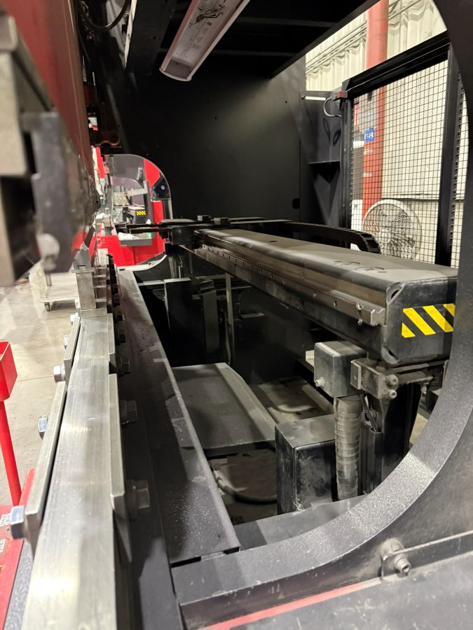 1269-Amada-HDS-8025NT-Press-Brake-Bed-and-Backgauge