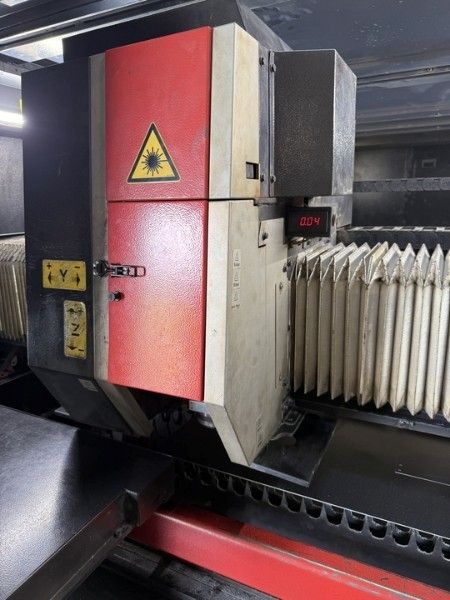 1315-Amada-Ventis-3015AJ-Fiber-Laser-4kW-Cutting-Head