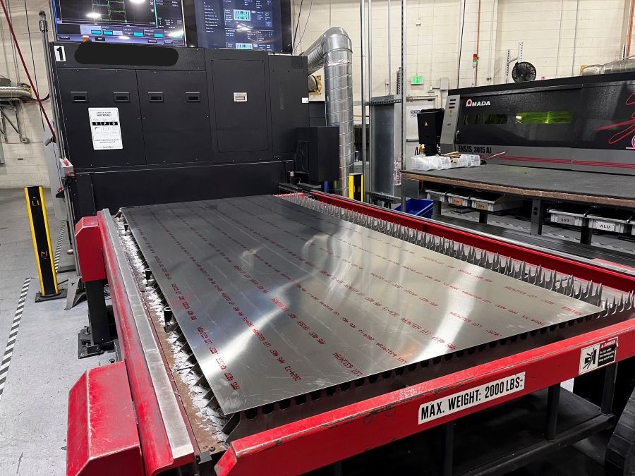 1316-Amada-Ventis-3015AJ-Fiber-4kW-Shuttle-Table