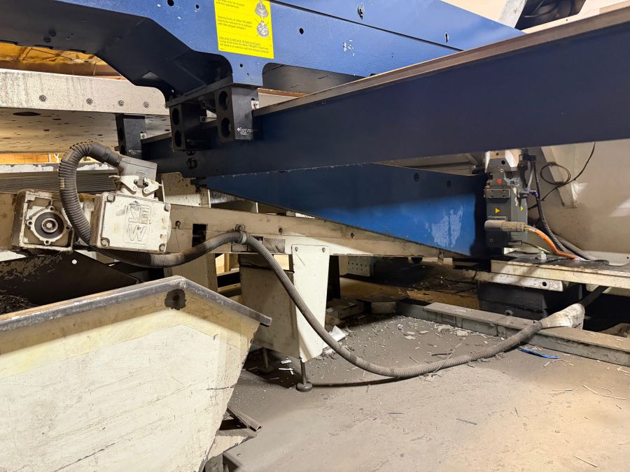 1324-Trumpf-TruPunch-5000-Conveyor