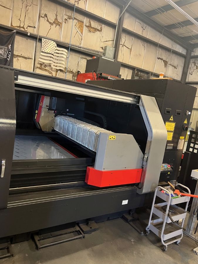1353-Amada-Ventis-3015AJ-Fiber-6kW-Inside-1