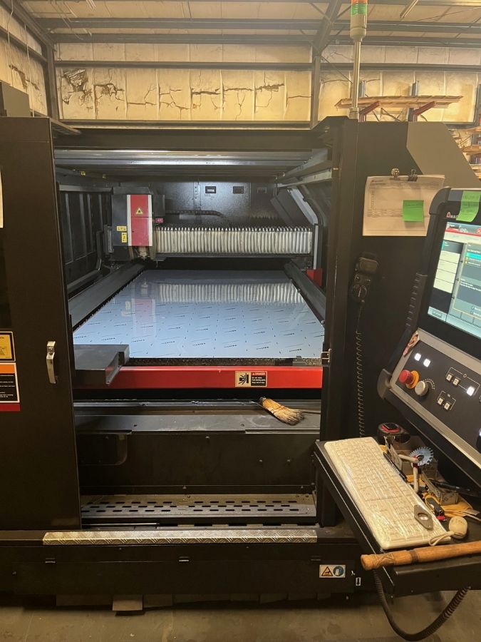 1353-Amada-Ventis-3015AJ-Fiber-6kW-Inside-and-Control