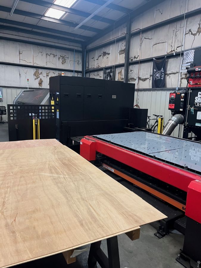 1353-Amada-Ventis-3015AJ-Fiber-6kW-Shuttle-Table