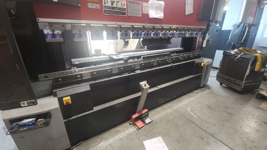 1355-Amada-HG-1303-Press-Brake-Bed-and-Front