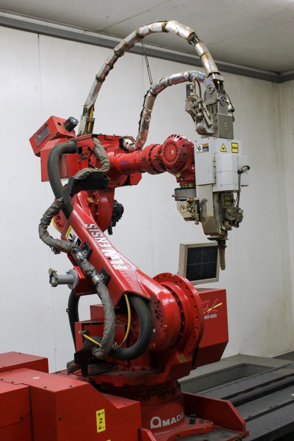 695-Amada-FLW-3000-ENSIS-M5-Robot-2
