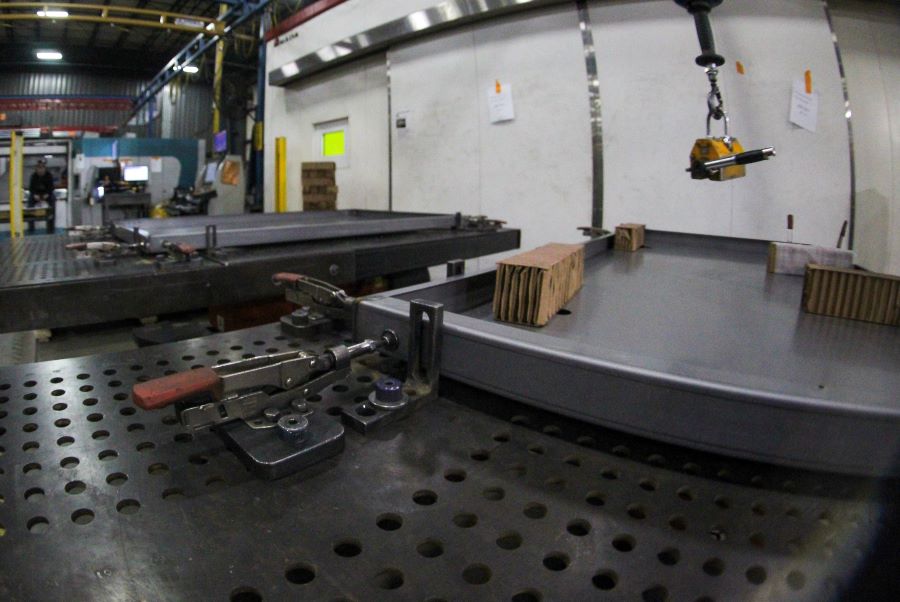 695-Amada-FLW-3000-ENSIS-M5-table