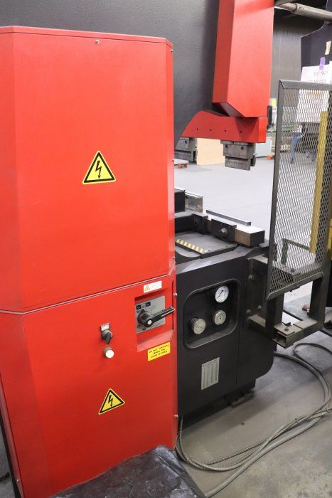 792-88-Ton-Amada-FBD8025-Electric-Cabinet