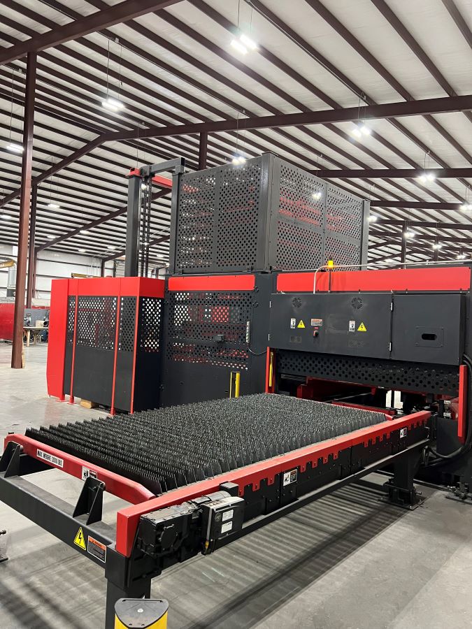 804-Amada-ENSIS-3015AJ-shuttle-table