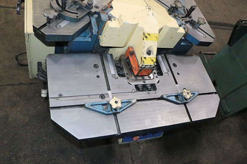 831-Amada-Notcher-Table