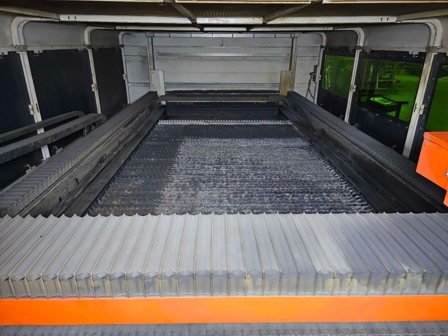 866-Bystronic-BySprint-shuttle-table-inside