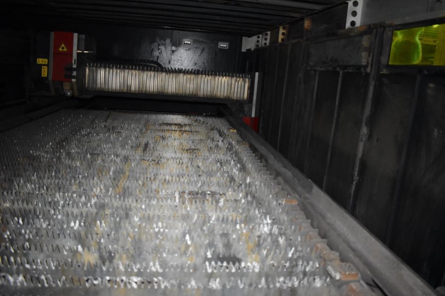929-Amada-LCG-3015AJ-Bed-5
