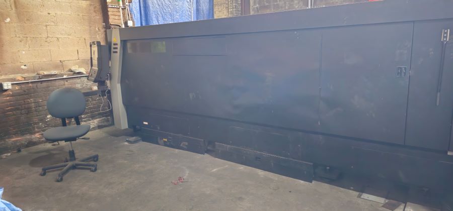 929-Amada-LCG-3015AJ-Op-Side