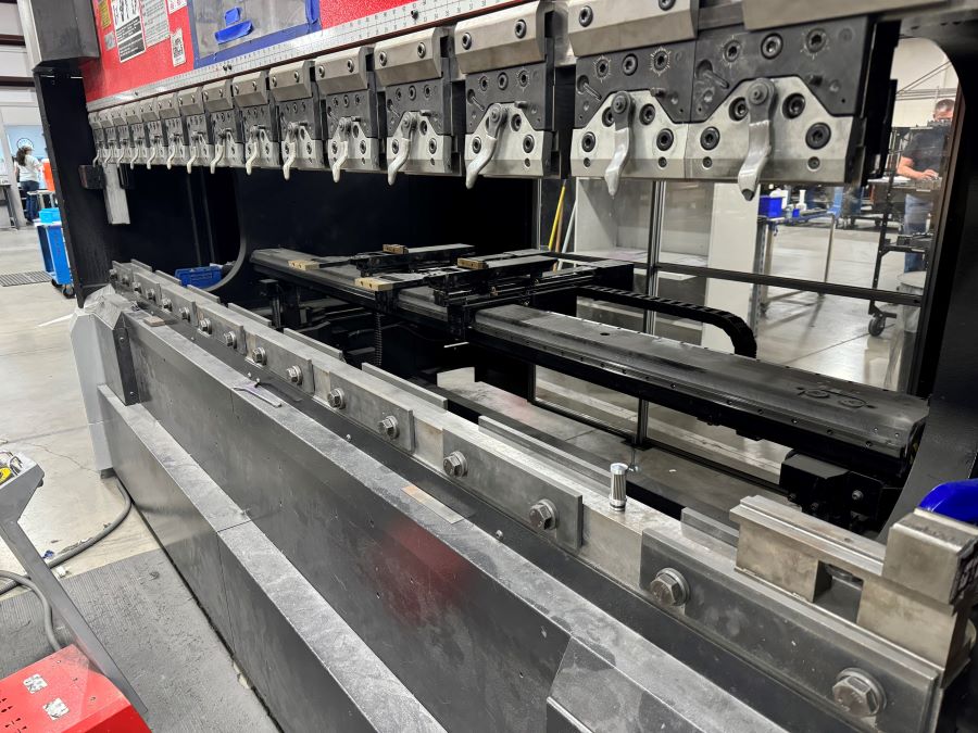 937-Amada-HG1303-Bed-and-Backgauges