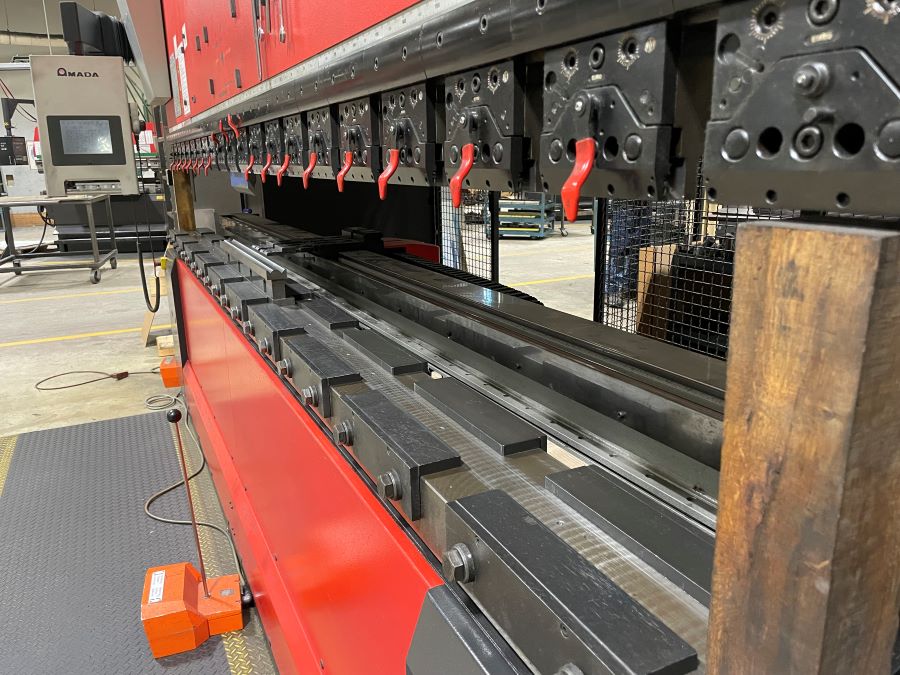 949-Amada-HFE-M2-1704-Press-Brake-Bed