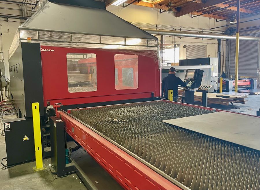 981-Amada-FO4020NT-4KW-Shuttle-Table